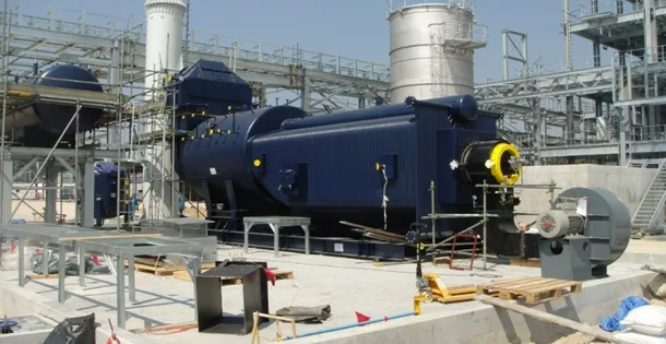 Plaatsing van een waterpijpketel op een industrieterrein, begeleid door SteamSave